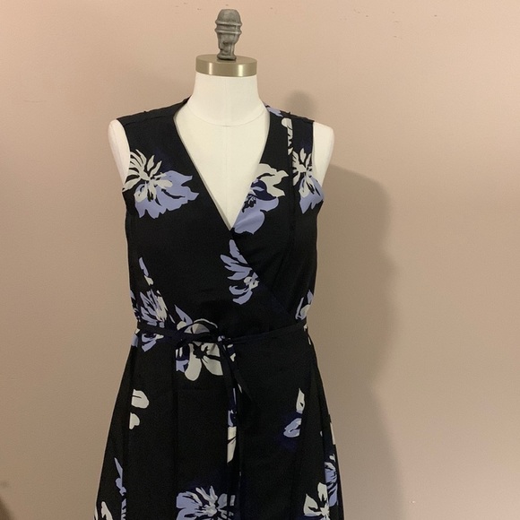 BANANA Republic Navy Color Floral Design Maxi Dress Size S- Like New. - Picture 4 of 15